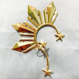 Ear cuff is inspired in Miss Universe Philippines Catriona Gray
Color: Gold